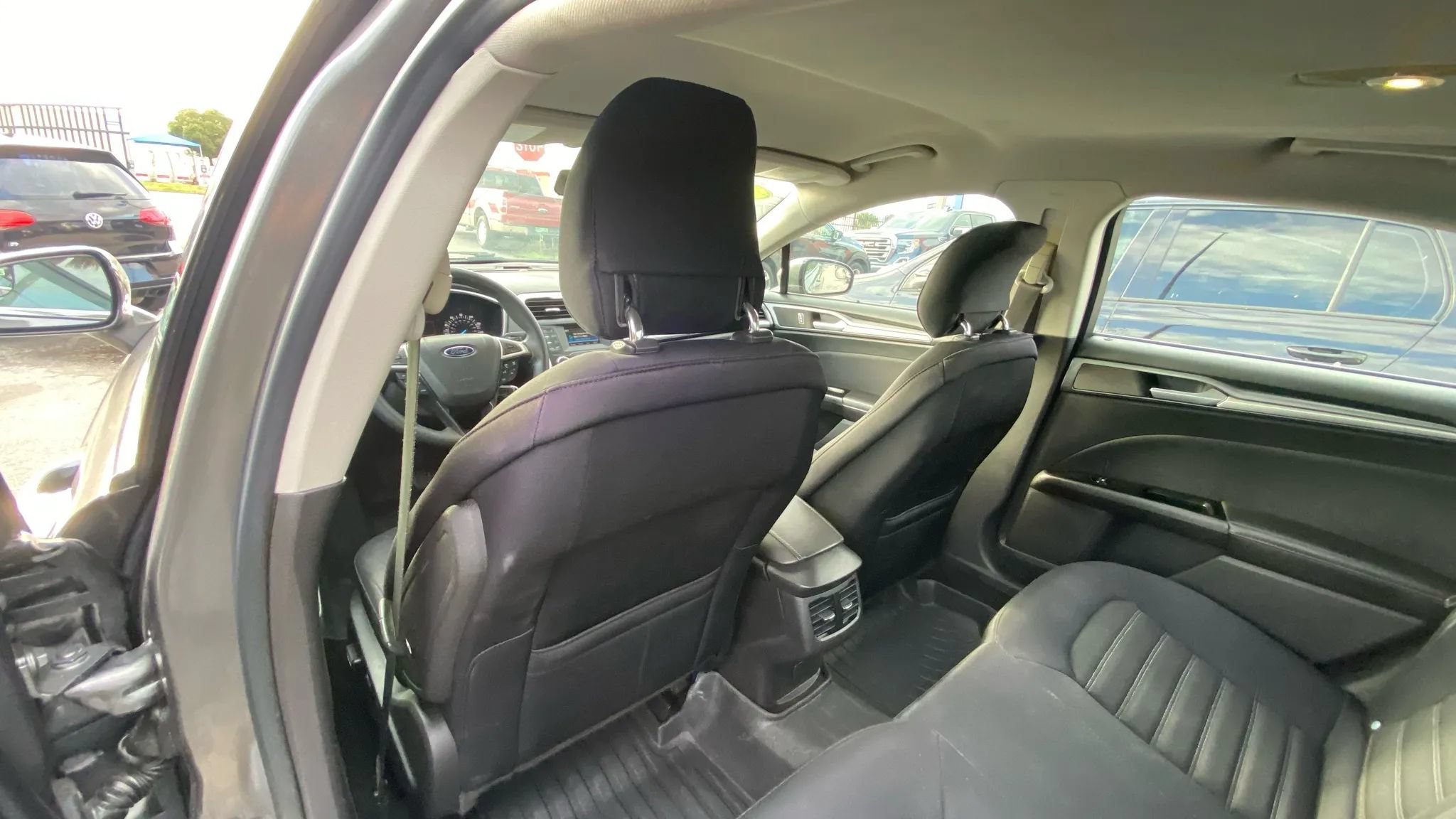 Used 2014 Ford Fusion SE FWD image 16