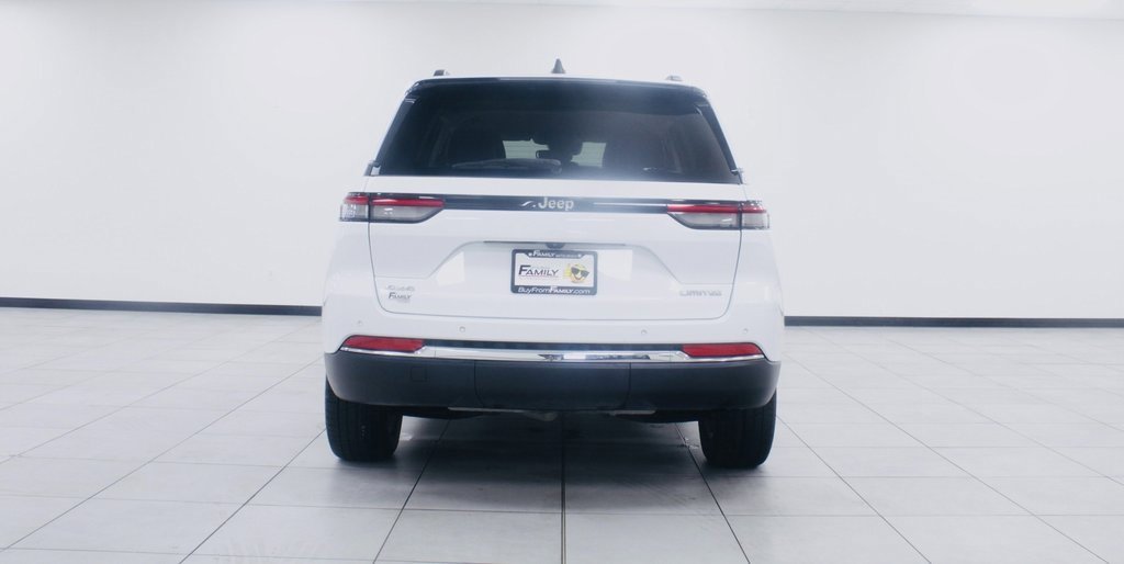 Used 2023 Jeep Grand Cherokee Limited image 3