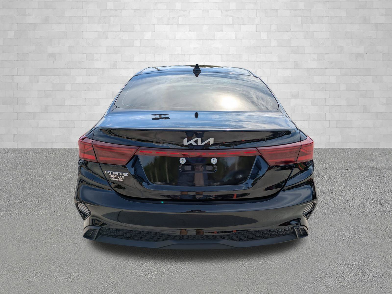Used 2024 Kia Forte LXS w/ LXS Technology Package FWD image 3