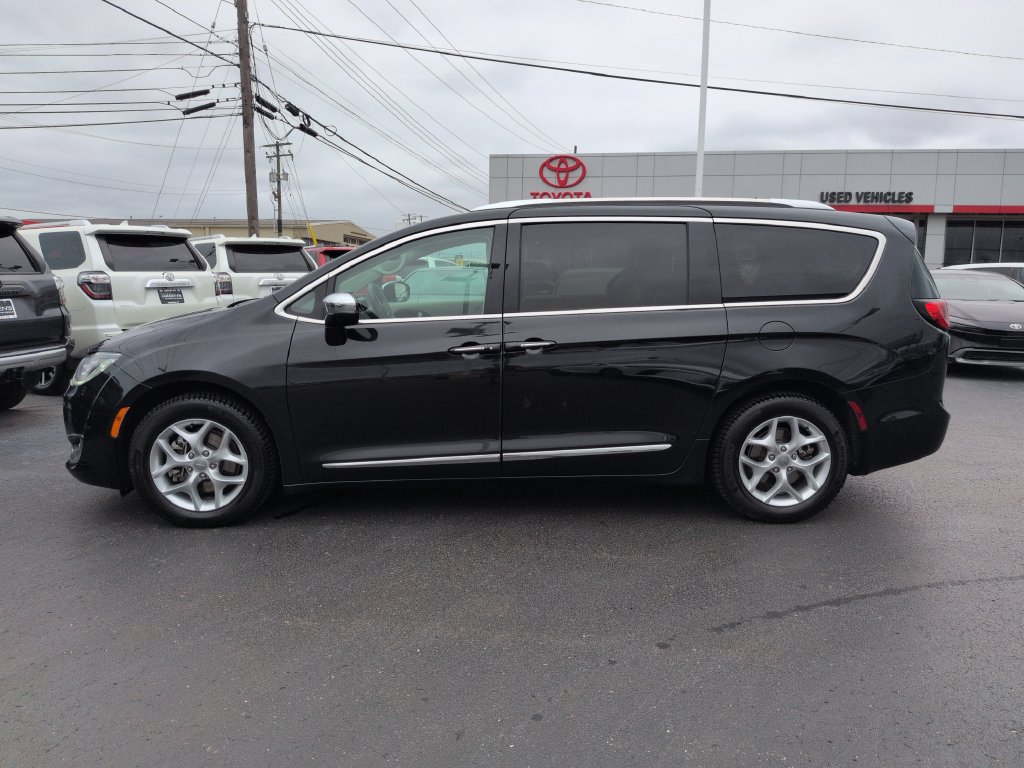 Used 2020 Chrysler Pacifica Limited FWD image 2