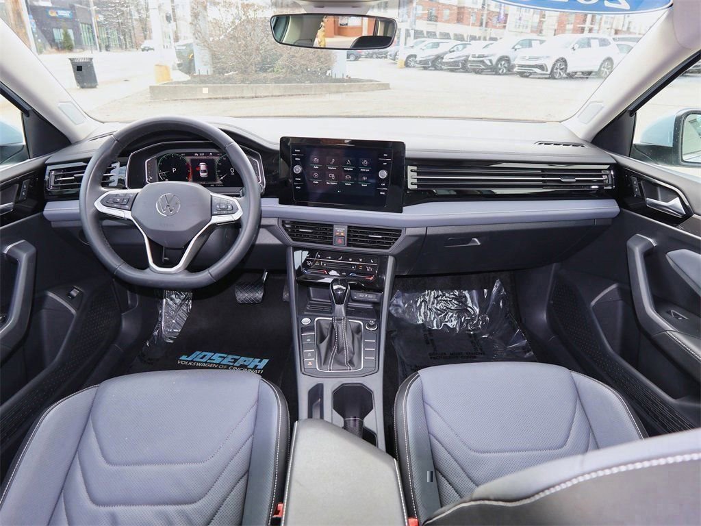Certified 2025 Volkswagen Jetta SEL image 17