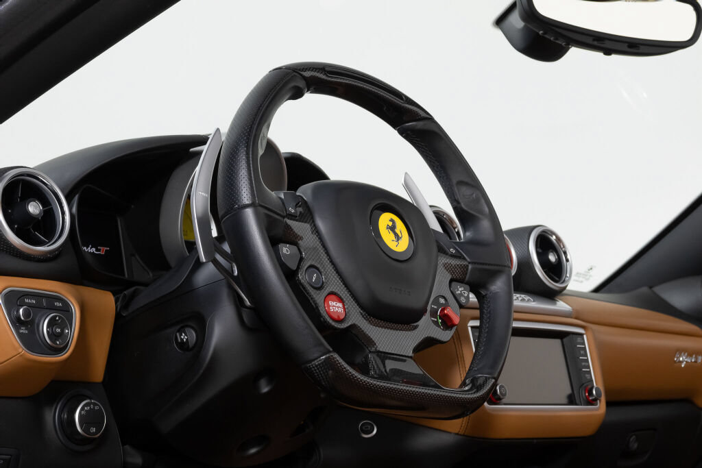 Used 2016 Ferrari California T RWD image 28