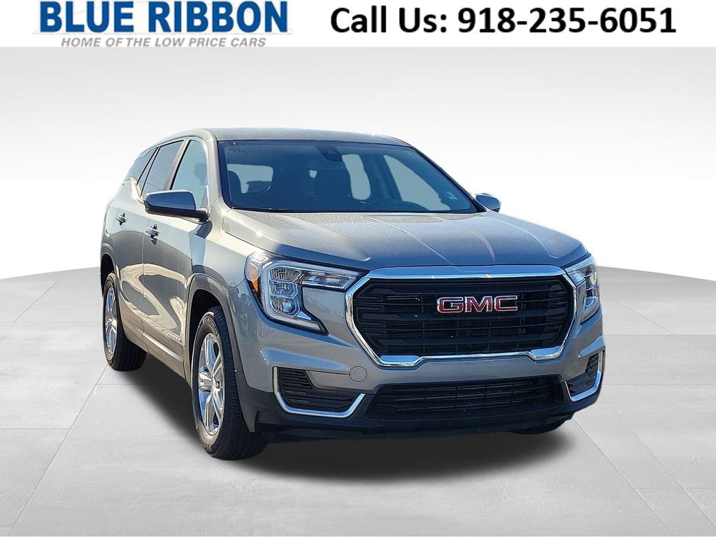Used 2024 GMC Terrain SLE image 1