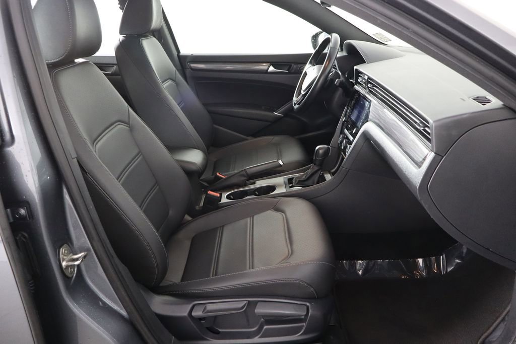 Used 2022 Volkswagen Passat 2.0T R-Line image 19
