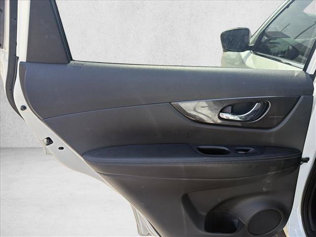 Used 2019 Nissan Rogue SV w/ Premium Package FWD image 17