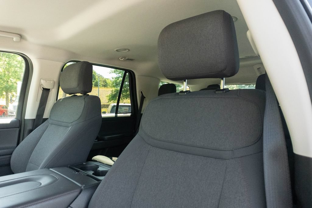Used 2025 Ford Expedition Active RWD image 21