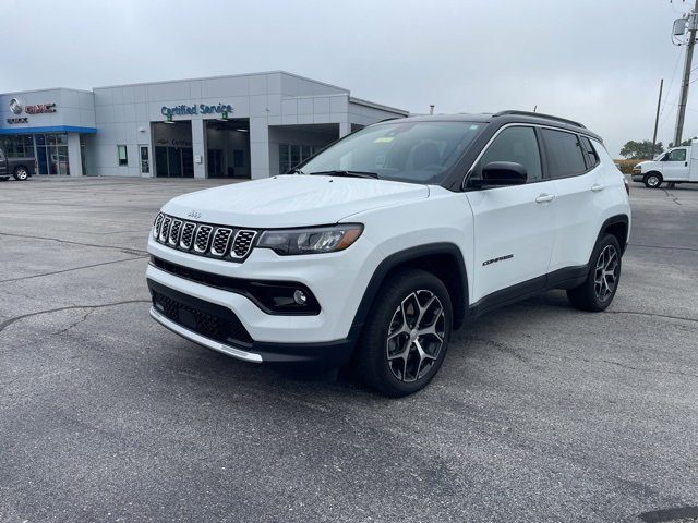 Used 2024 Jeep Compass Limited image 2