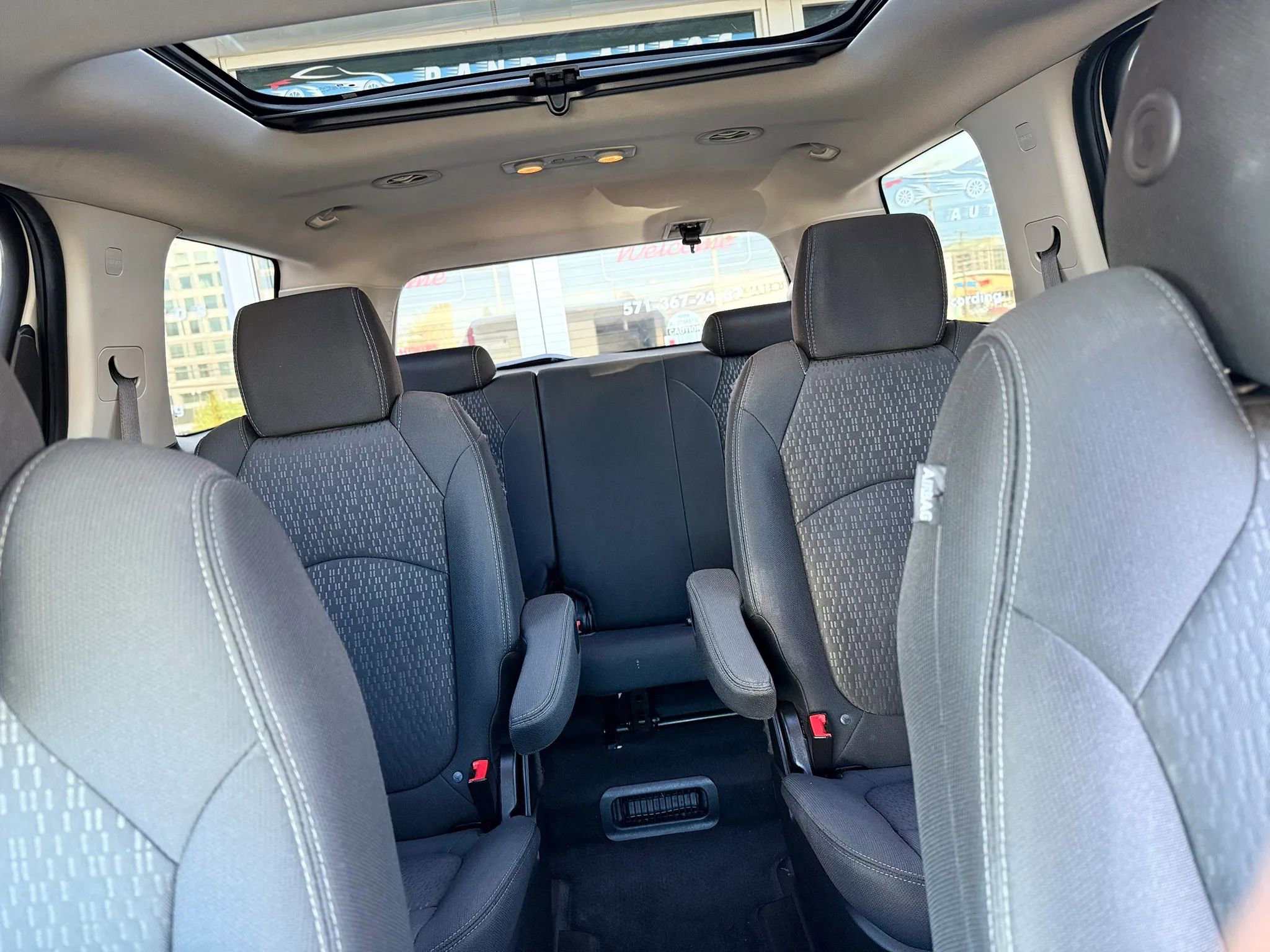 Used 2014 GMC Acadia SLE image 11