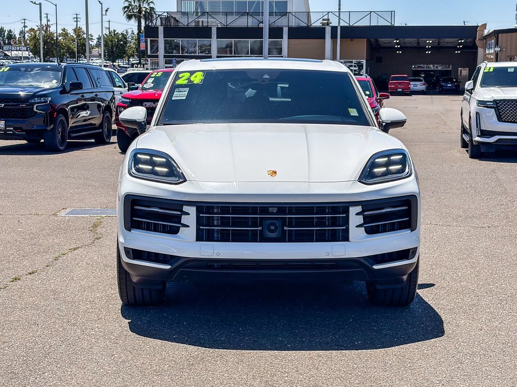 Used 2024 Porsche Cayenne AWD/4WD image 6