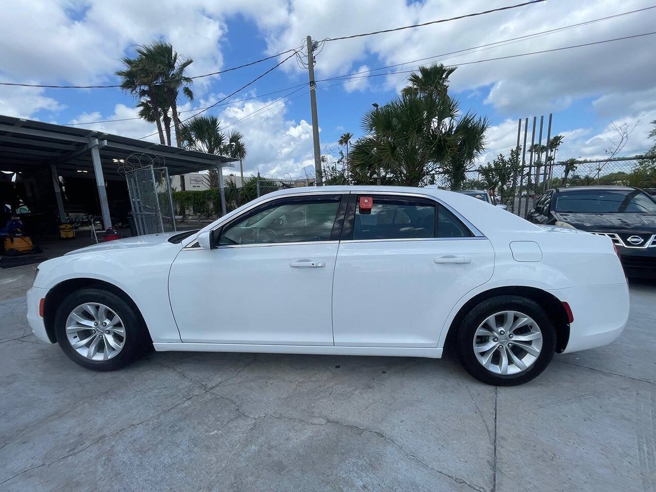 Used 2015 Chrysler 300 Limited RWD image 17
