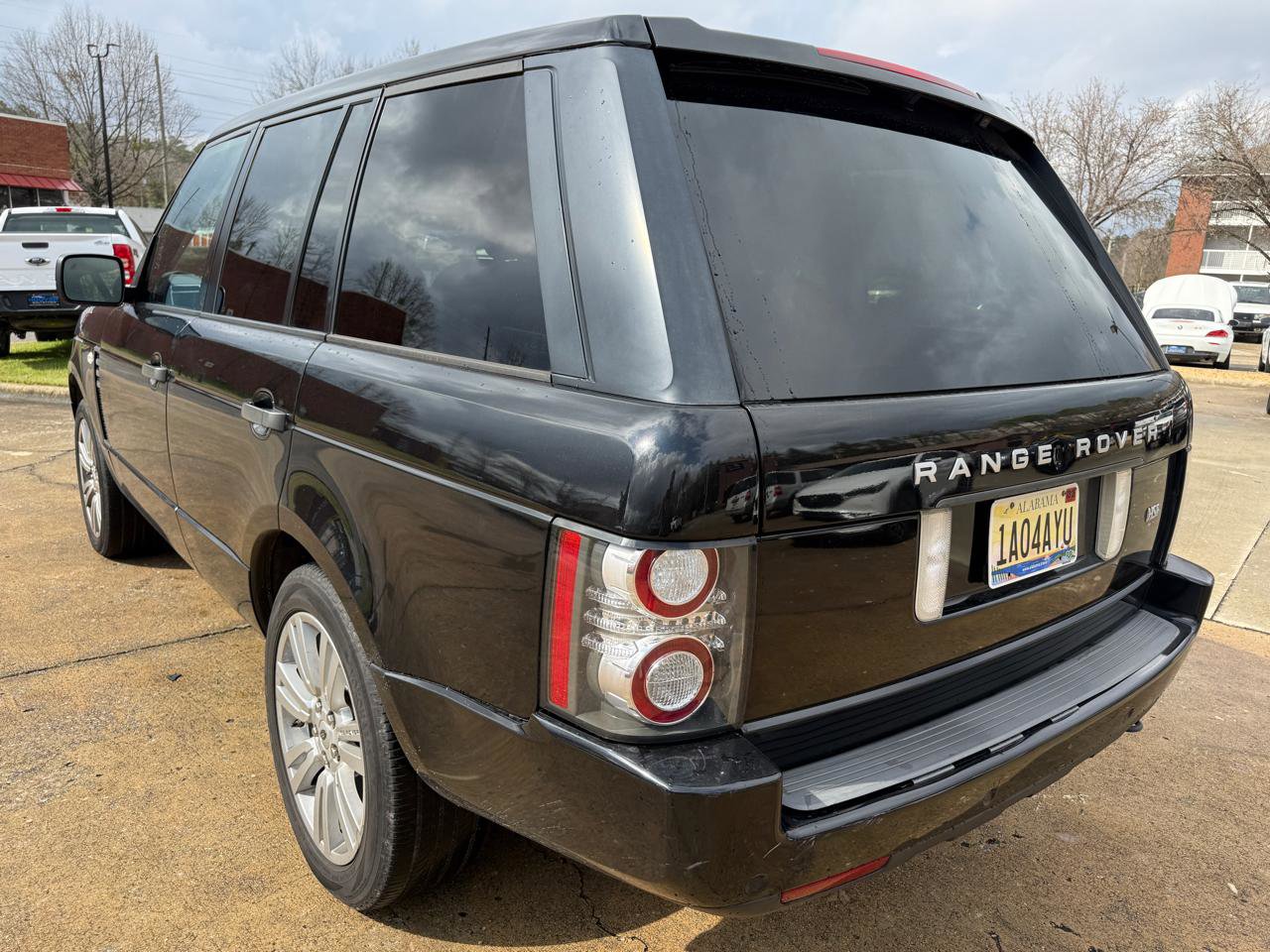 Used 2011 Land Rover Range Rover HSE image 3