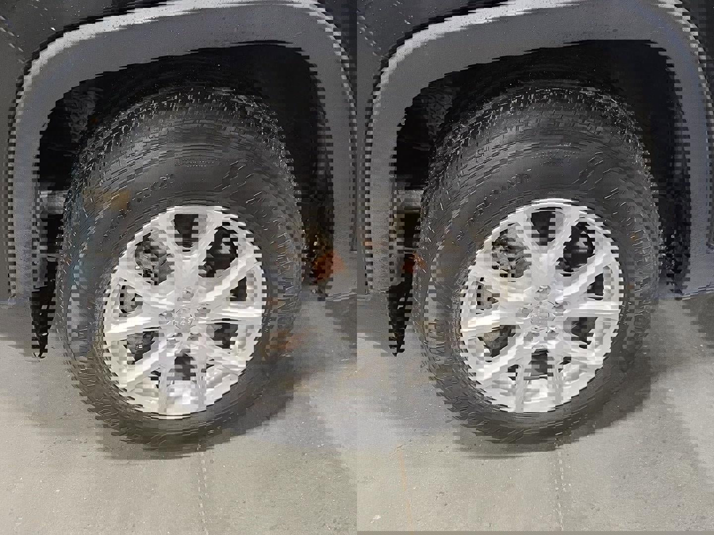 Used 2018 Jeep Cherokee Latitude w/ Cold Weather Group image 23