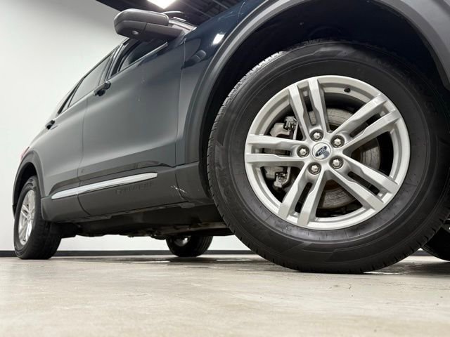 Used 2023 Ford Explorer XLT image 3
