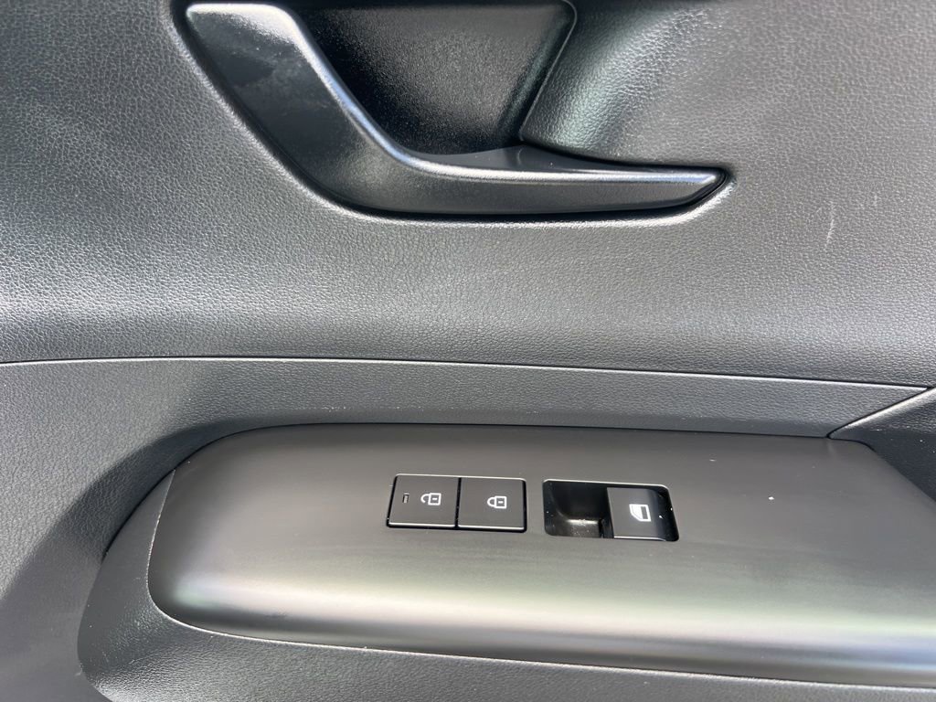 Used 2025 Hyundai Kona SEL AWD/4WD image 39