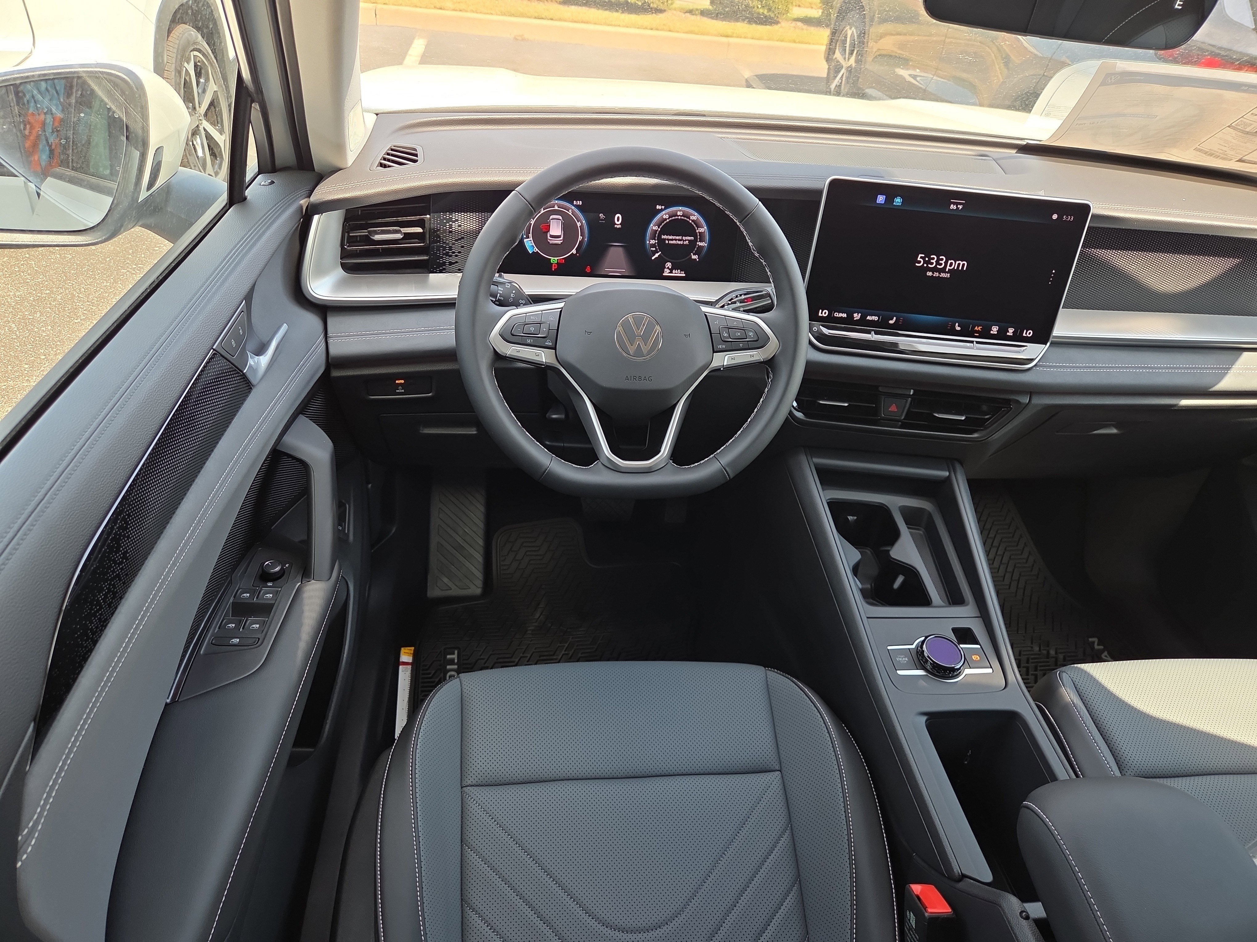 New 2025 Volkswagen Tiguan SE image 7