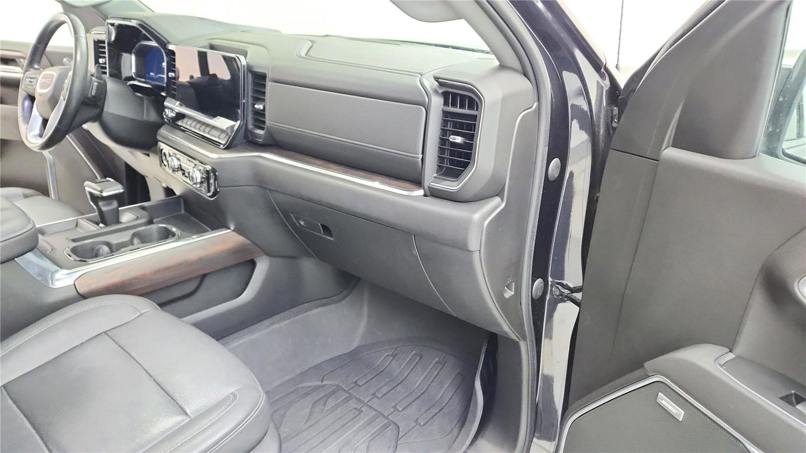 Used 2022 GMC Sierra 1500 SLT w/ SLT Convenience Package AWD/4WD image 23