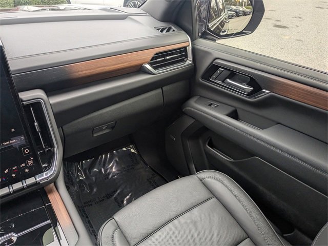 Used 2025 GMC Yukon XL Denali w/ Denali Reserve Package image 19