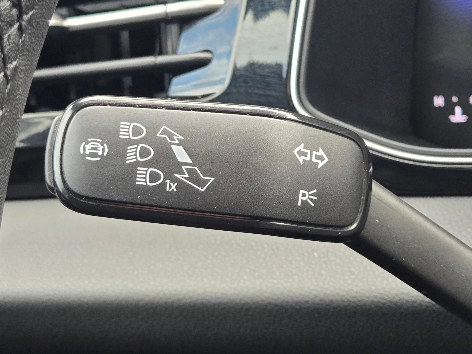 Used 2025 Volkswagen Jetta Sport FWD image 24