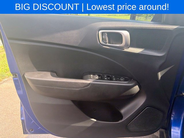 Used 2021 Hyundai Venue SEL FWD image 17