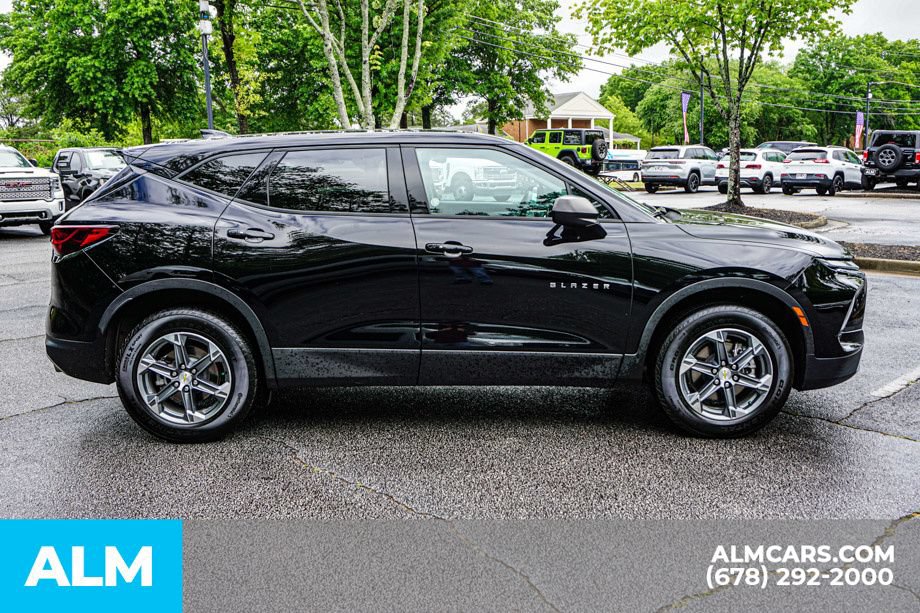 Used 2025 Chevrolet Blazer LT FWD image 8