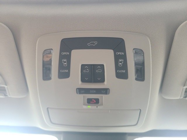 Used 2023 Toyota Sienna XLE image 29