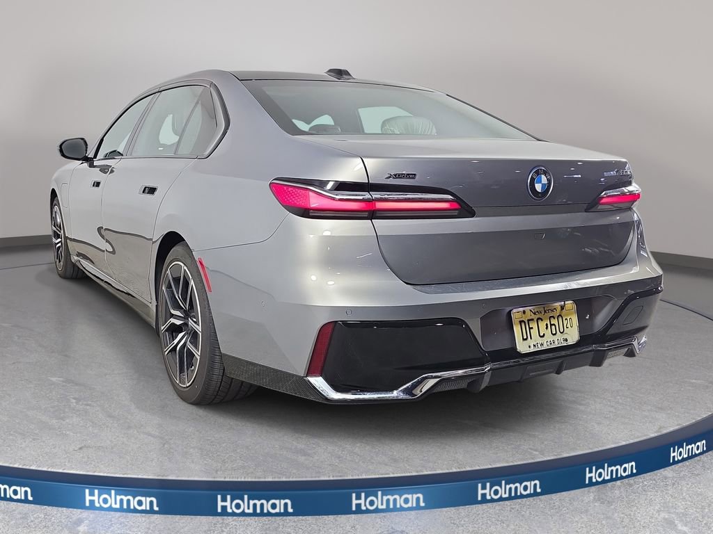 Used 2025 BMW 750e xDrive w/ Executive Package AWD/4WD image 8