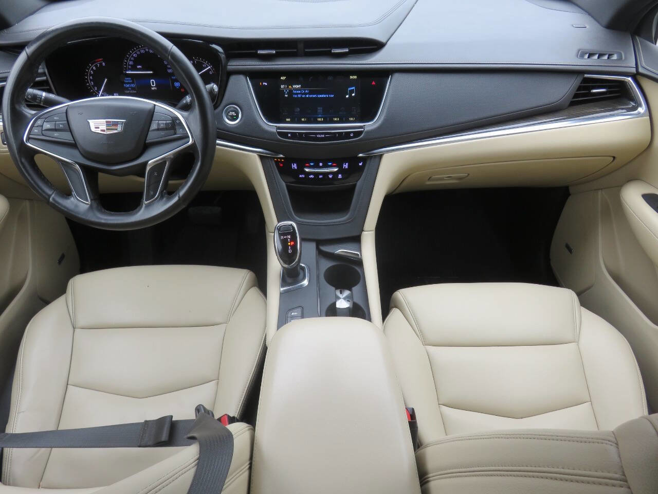 Used 2019 Cadillac XT5 AWD image 12