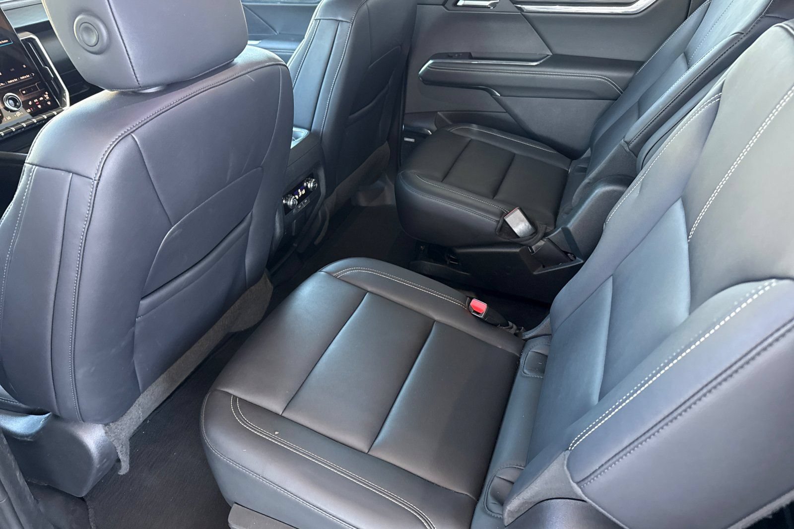 Used 2024 GMC Acadia Elevation FWD image 6