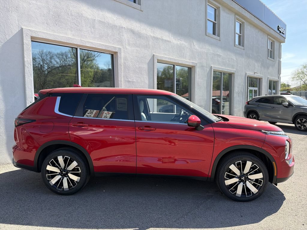 New 2026 Mitsubishi Outlander SE AWD/4WD image 3