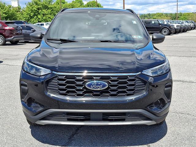 Certified 2025 Ford Escape ST-Line AWD/4WD image 2