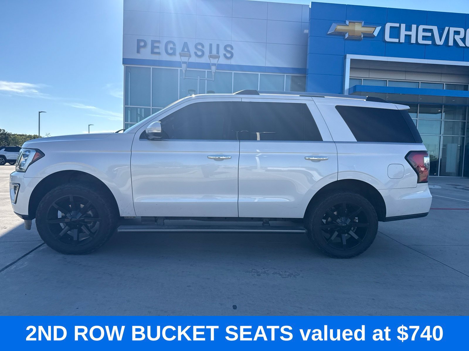 Used 2018 Ford Expedition Limited w/ Equipment Group 301A AWD/4WD image 2