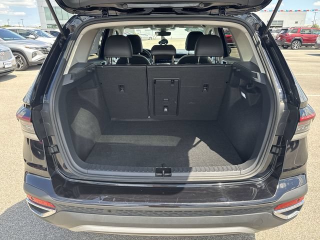 Used 2025 Volkswagen Taos SE AWD/4WD image 15
