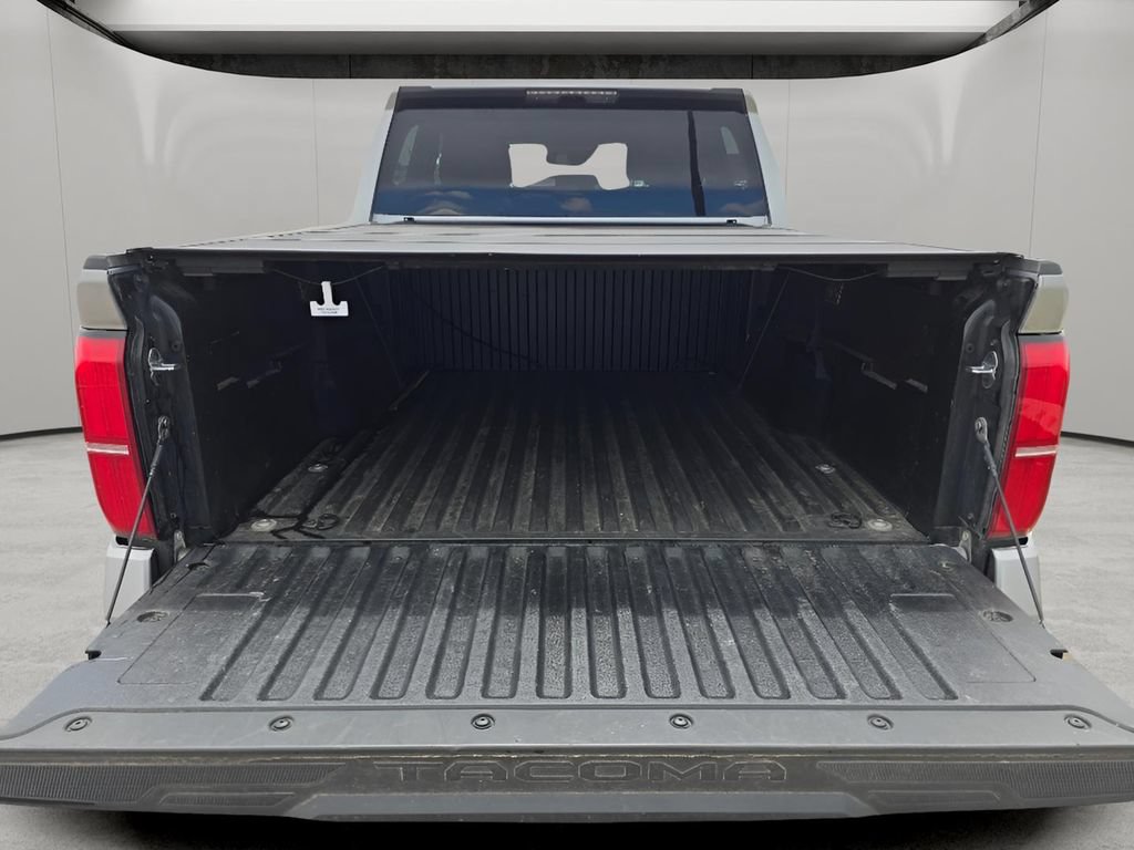 Used 2025 Toyota Tacoma SR5 AWD/4WD image 27