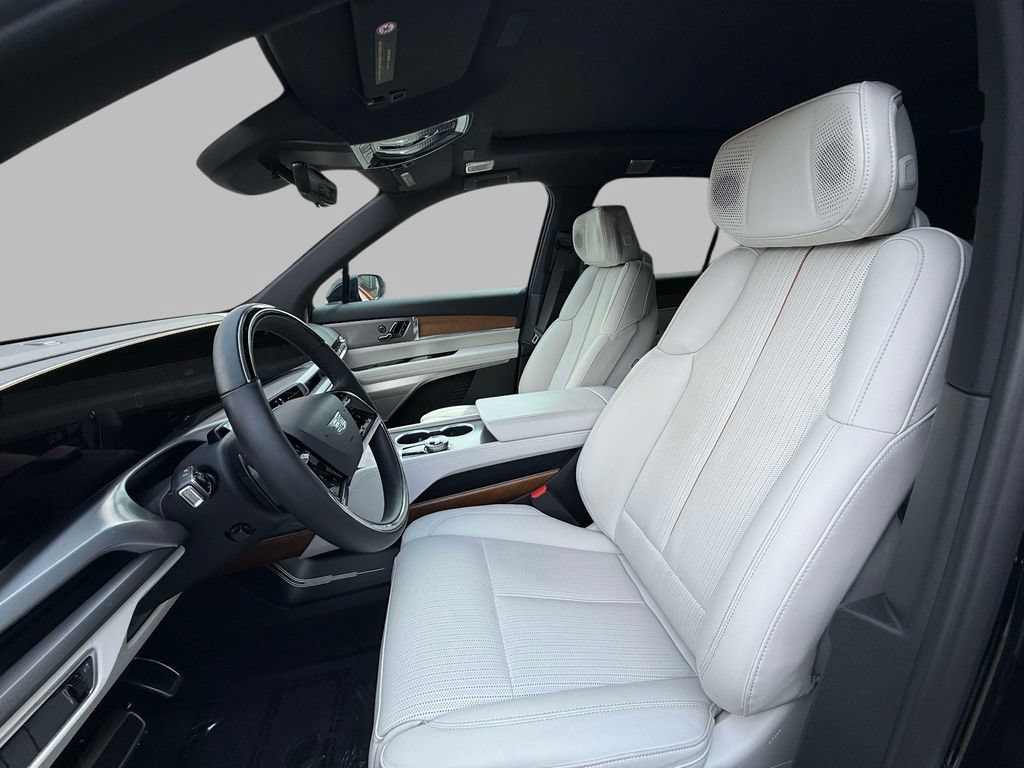 Used 2026 Cadillac Vistiq Luxury AWD/4WD image 2