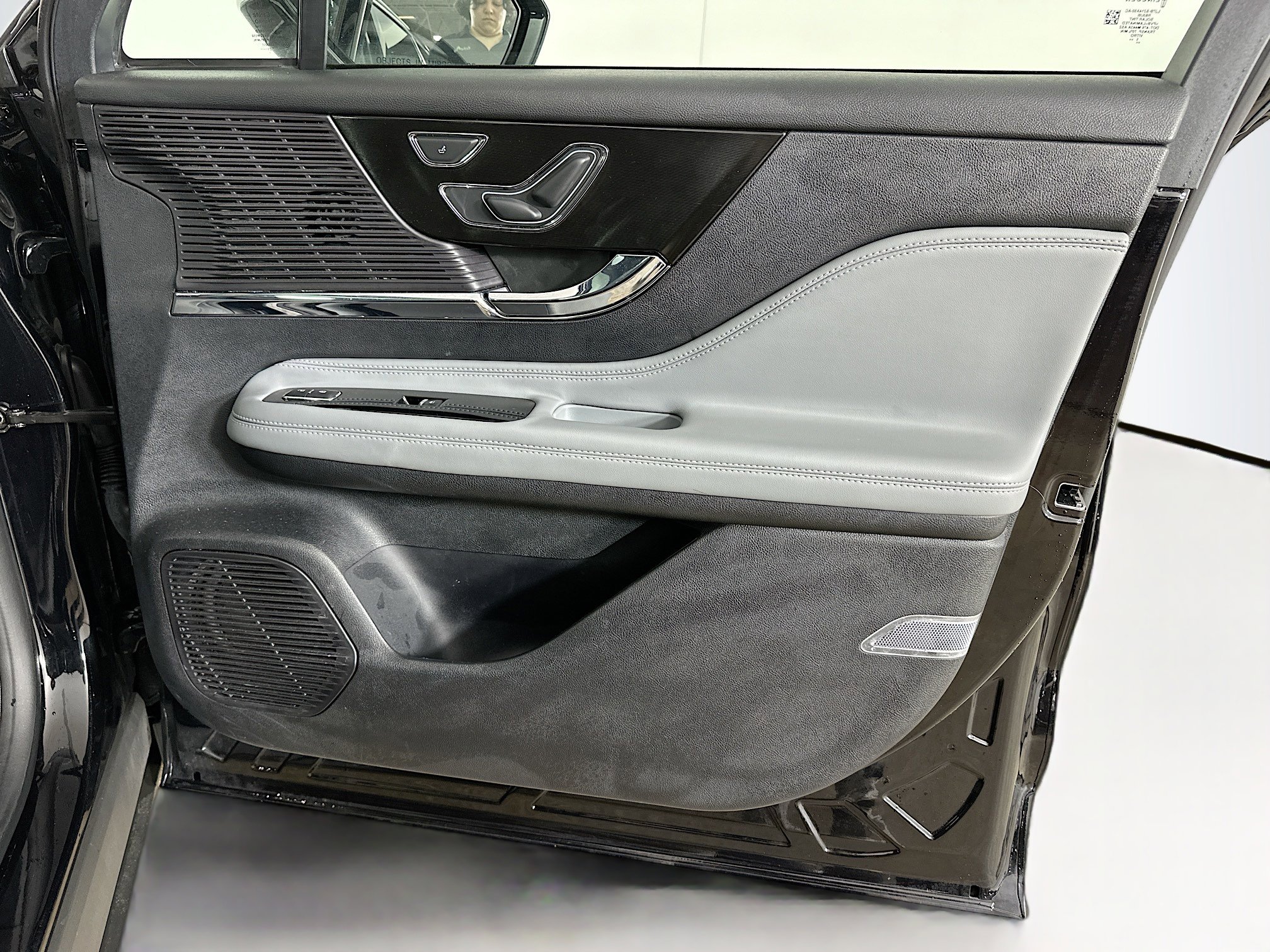 Used 2022 Lincoln Corsair AWD w/ Premium Package image 33
