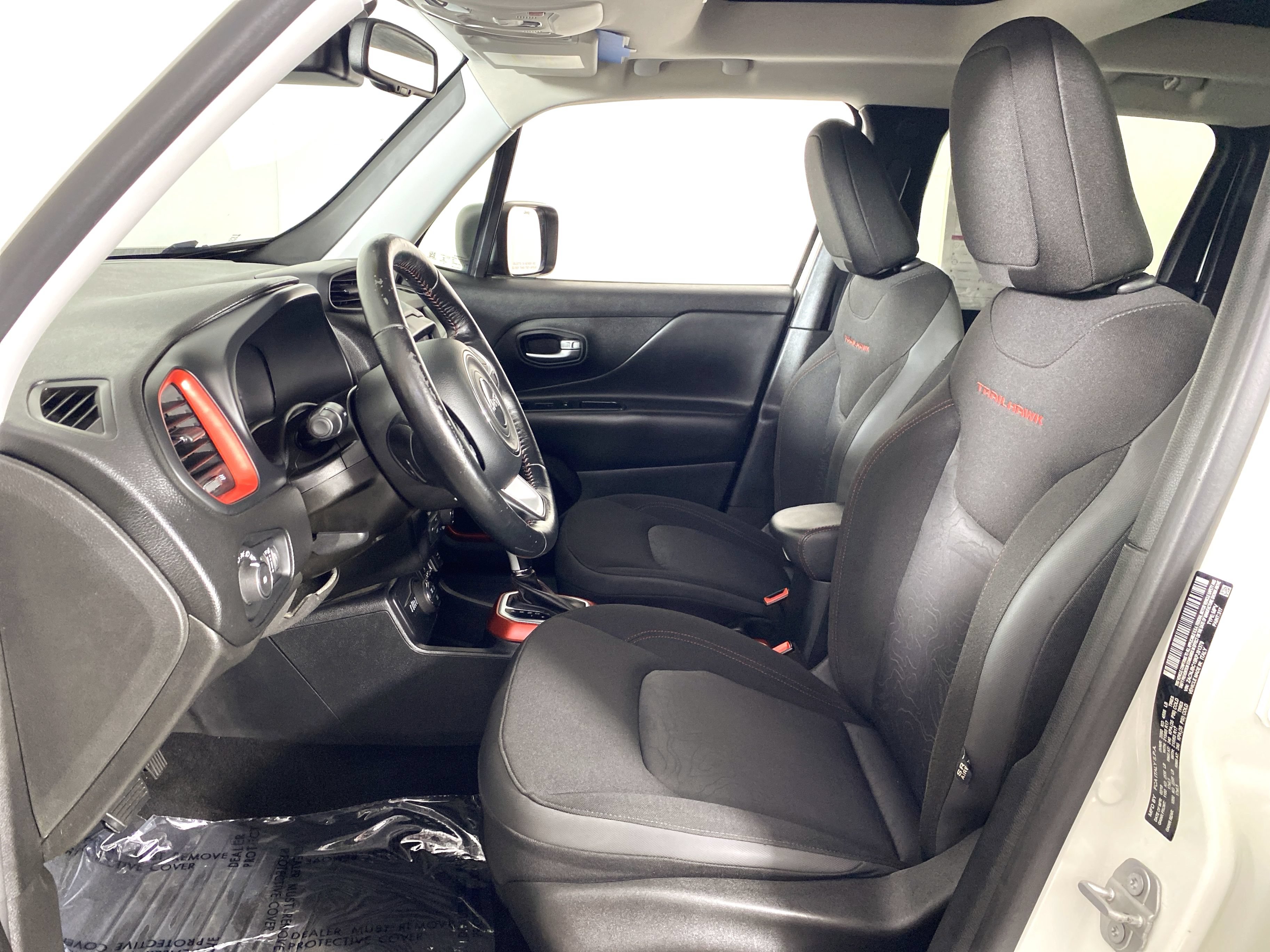 Used 2019 Jeep Renegade Trailhawk w/ UConnect 8.4 Nav Group AWD/4WD image 17