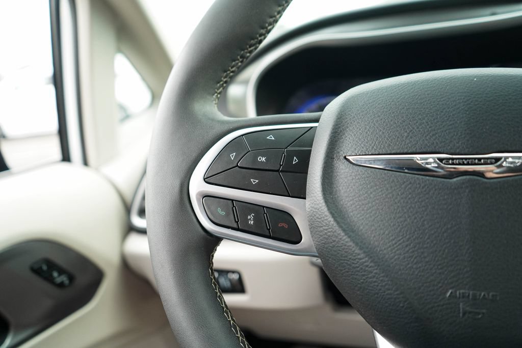 Used 2024 Chrysler Pacifica Touring-L FWD image 26