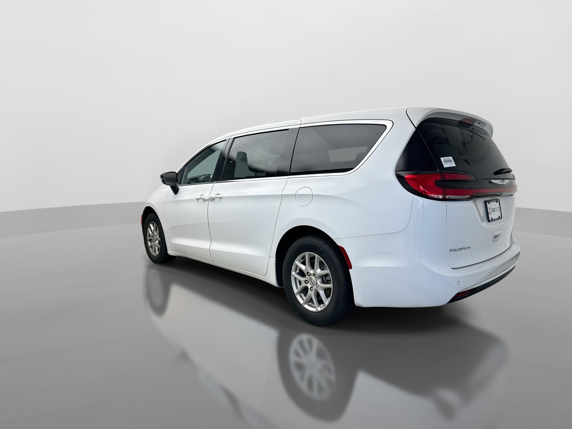 Used 2025 Chrysler Pacifica Select FWD image 3