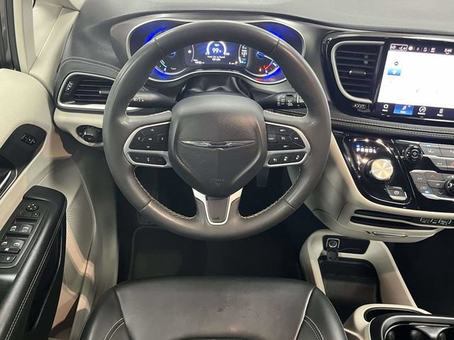 Used 2023 Chrysler Pacifica Touring-L FWD image 19
