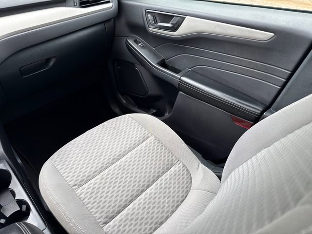 Used 2022 Ford Escape SE w/ SE Sport Appearance Package AWD/4WD image 16