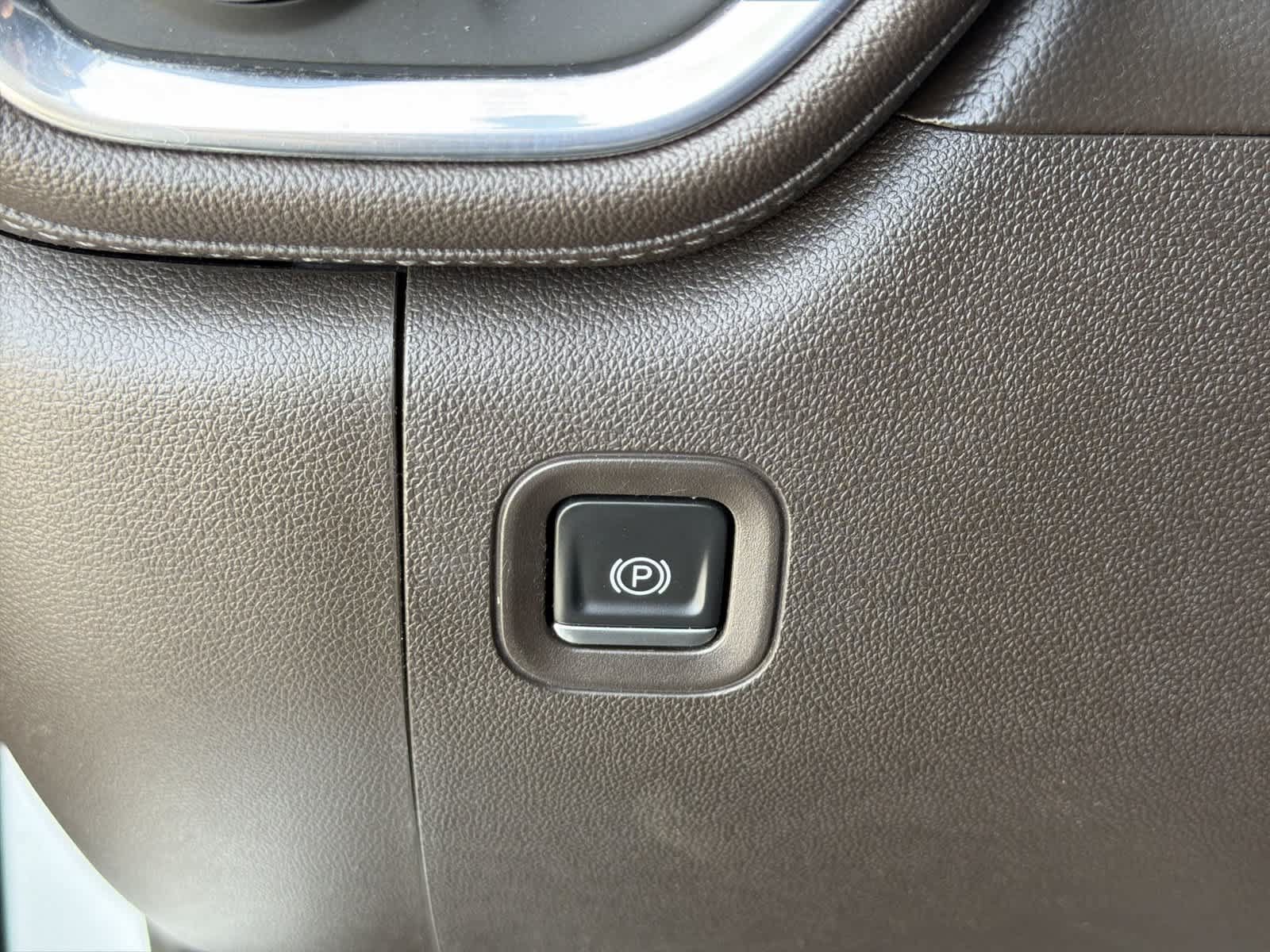 Used 2021 Chevrolet Silverado 1500 LTZ RWD image 18