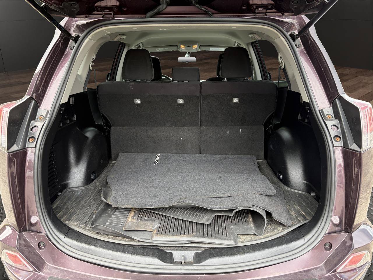 Used 2016 Toyota RAV4 LE AWD/4WD image 21