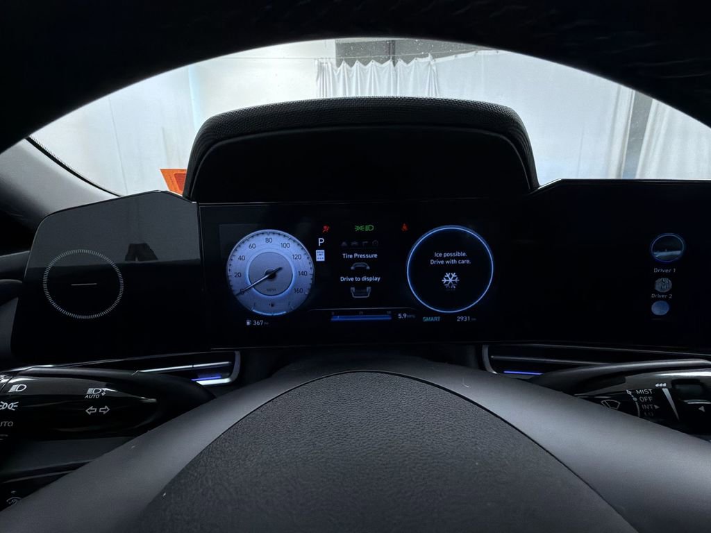 Used 2025 Hyundai Elantra SEL image 17