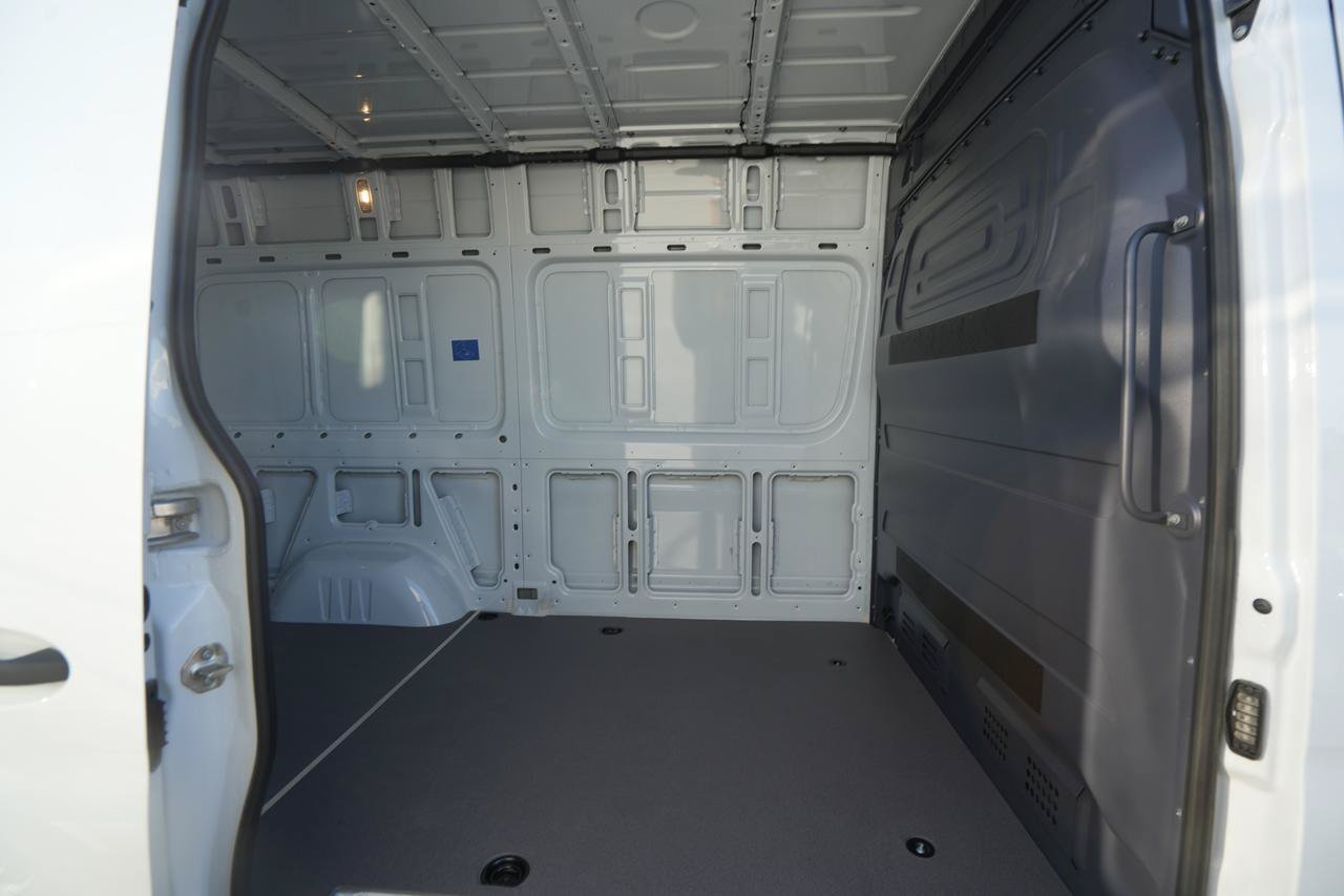 Used 2024 Mercedes-Benz Sprinter 2500 image 26