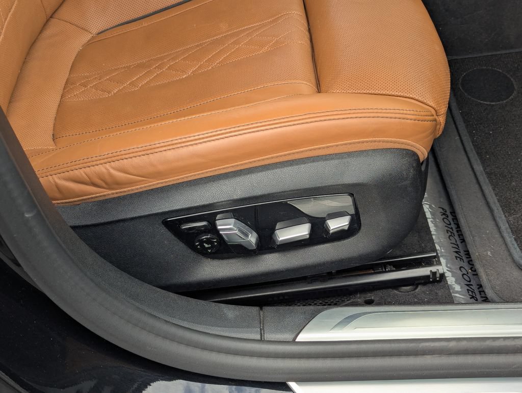 Used 2022 BMW 740i w/ Premium Package RWD image 38