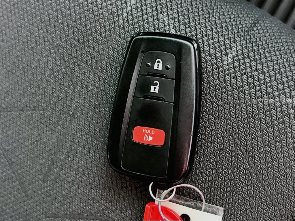Used 2025 Toyota RAV4 XLE AWD/4WD image 35