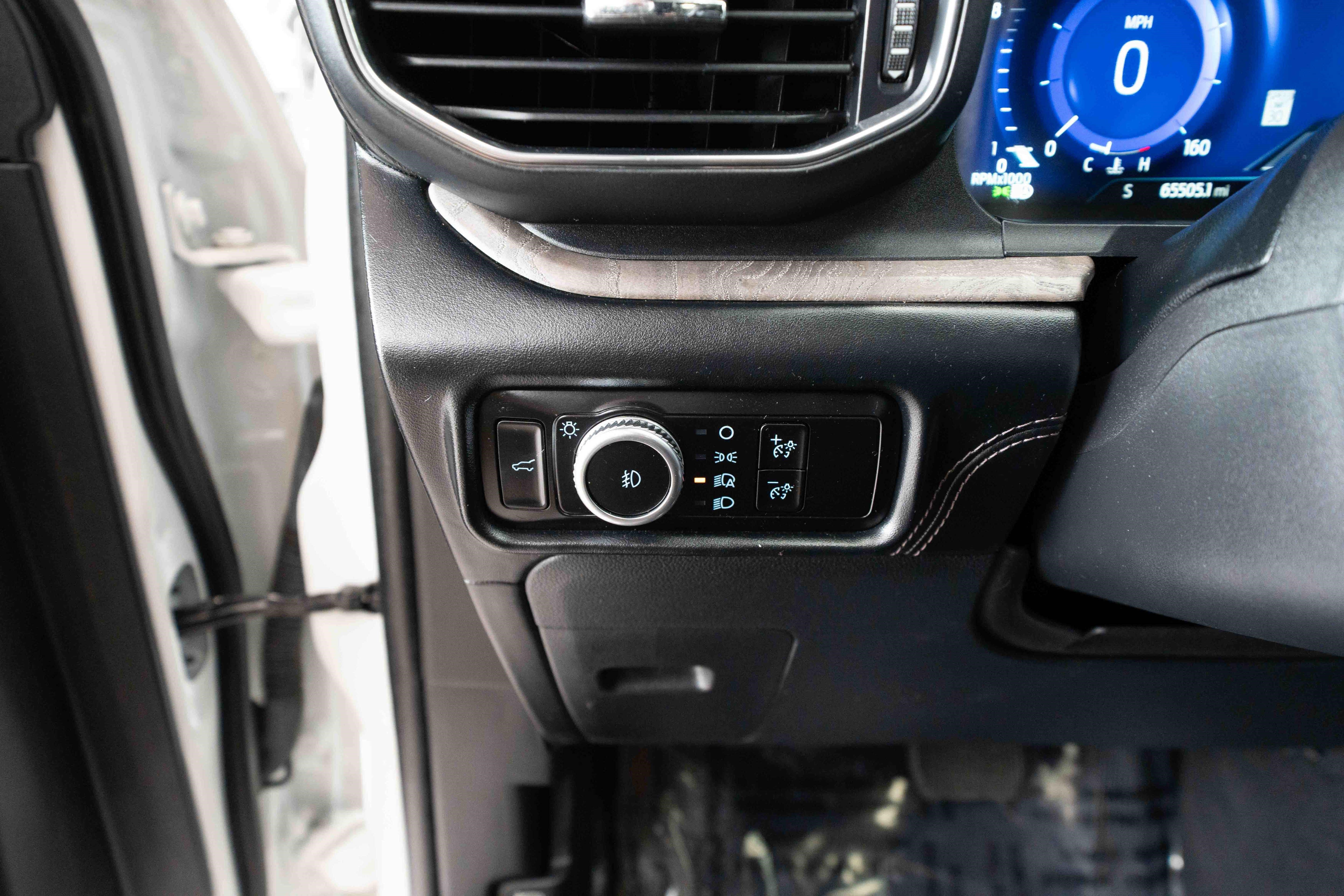 Used 2023 Ford Explorer Platinum w/ Technology Package AWD/4WD image 11