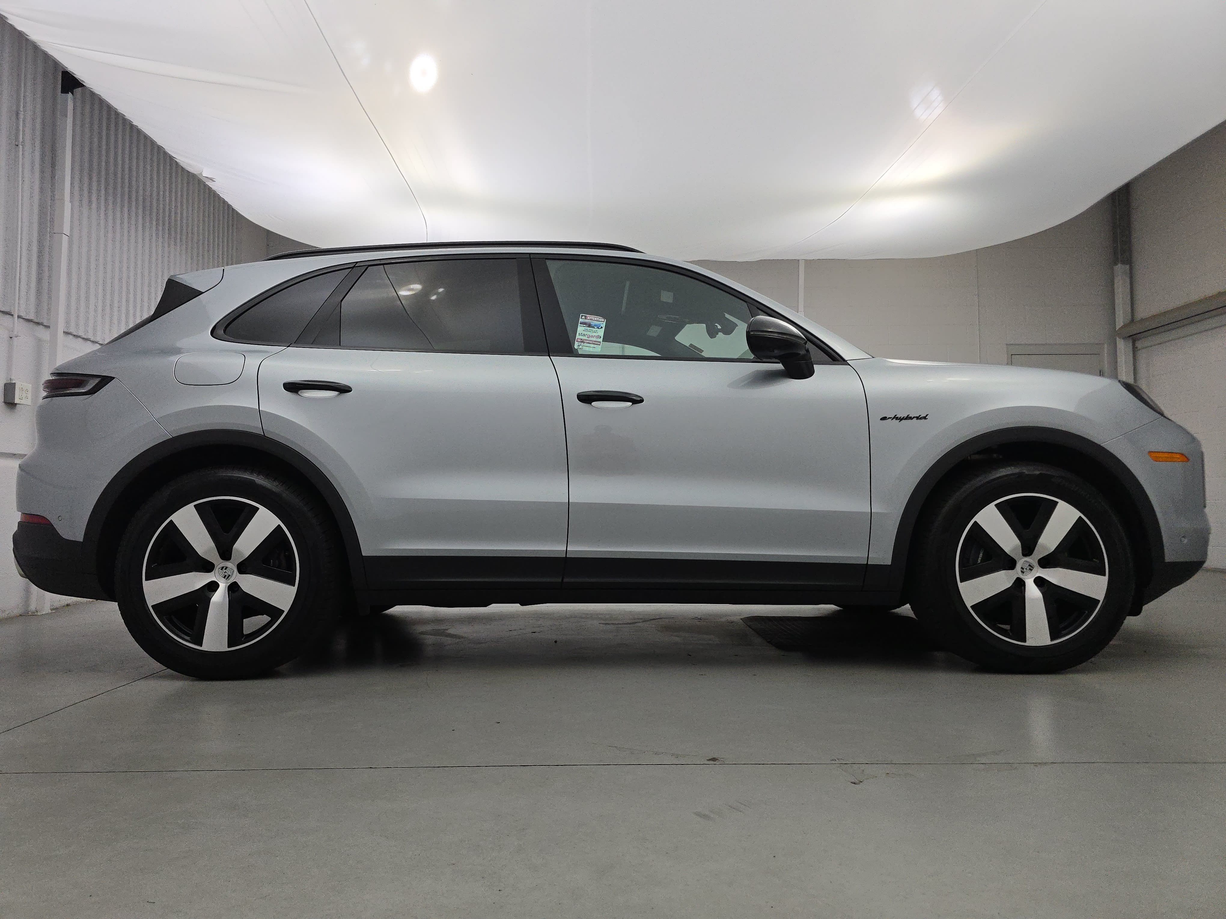 Certified 2026 Porsche Cayenne E-Hybrid AWD/4WD image 8