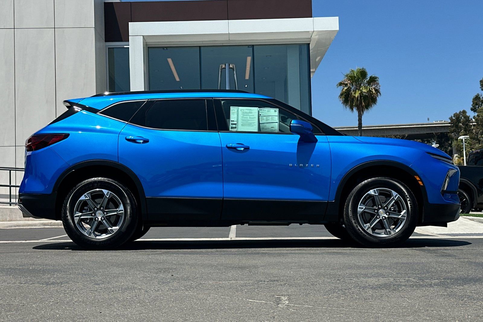 Used 2024 Chevrolet Blazer LT FWD image 2