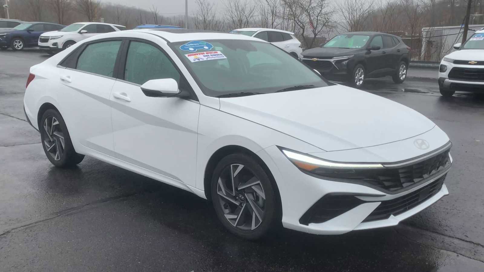 Used 2025 Hyundai Elantra Limited image 2